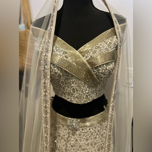 Suneet varma Indian designer bridal wedding reception Lehenga - Picture 6 of 6